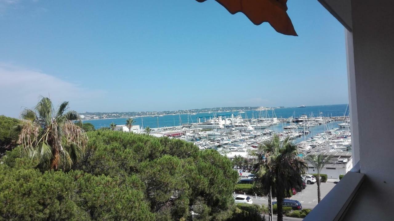 Grand Studio Climatise En Bord De Mer Avec Parking Securise Golfe-Juan Buitenkant foto