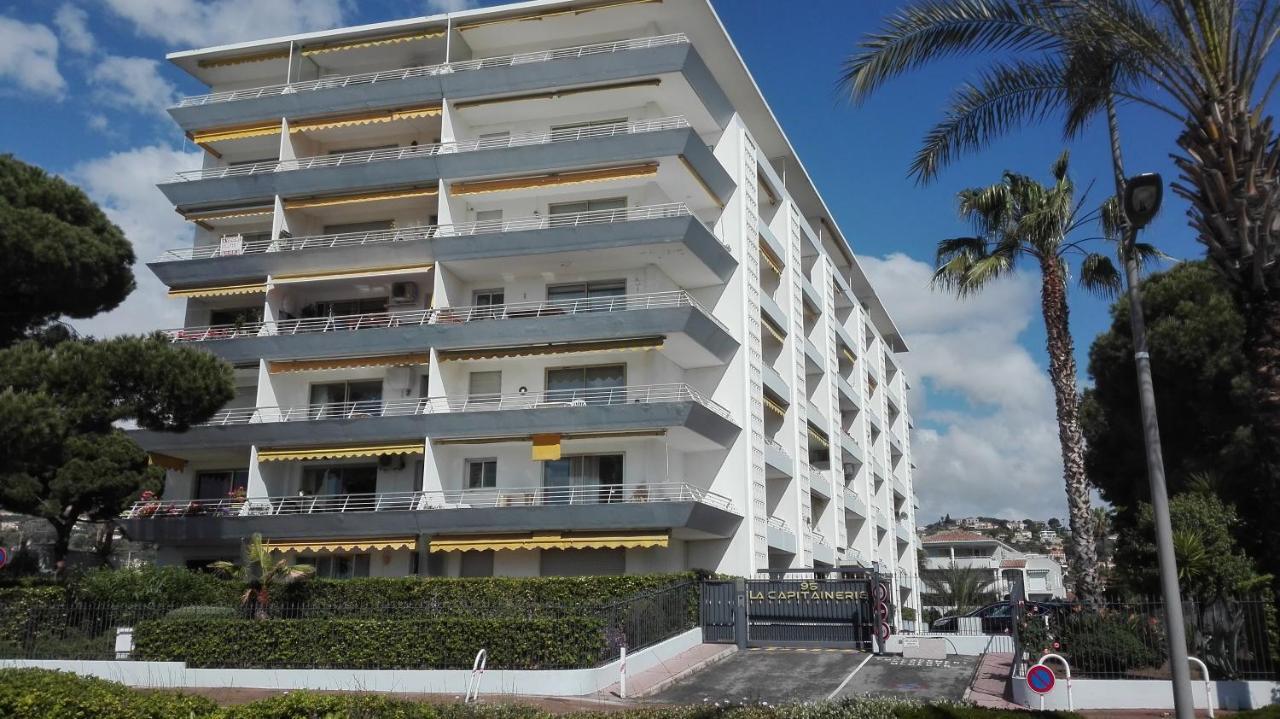 Grand Studio Climatise En Bord De Mer Avec Parking Securise Golfe-Juan Buitenkant foto
